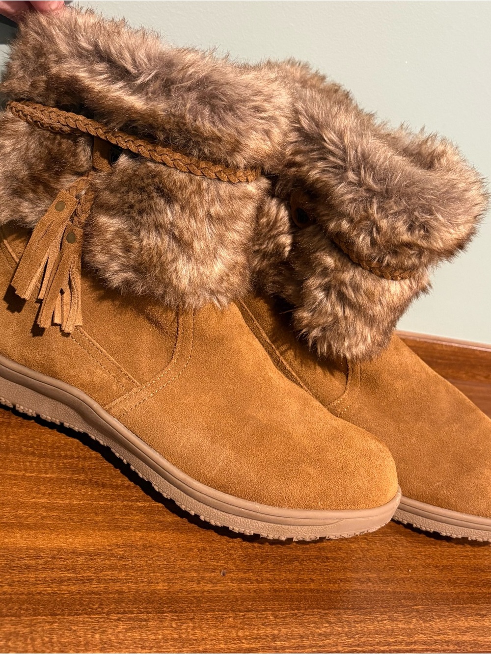Minnetonka Chestnut Faux-Fur Cuff Tassel Suede Ankle Booties
